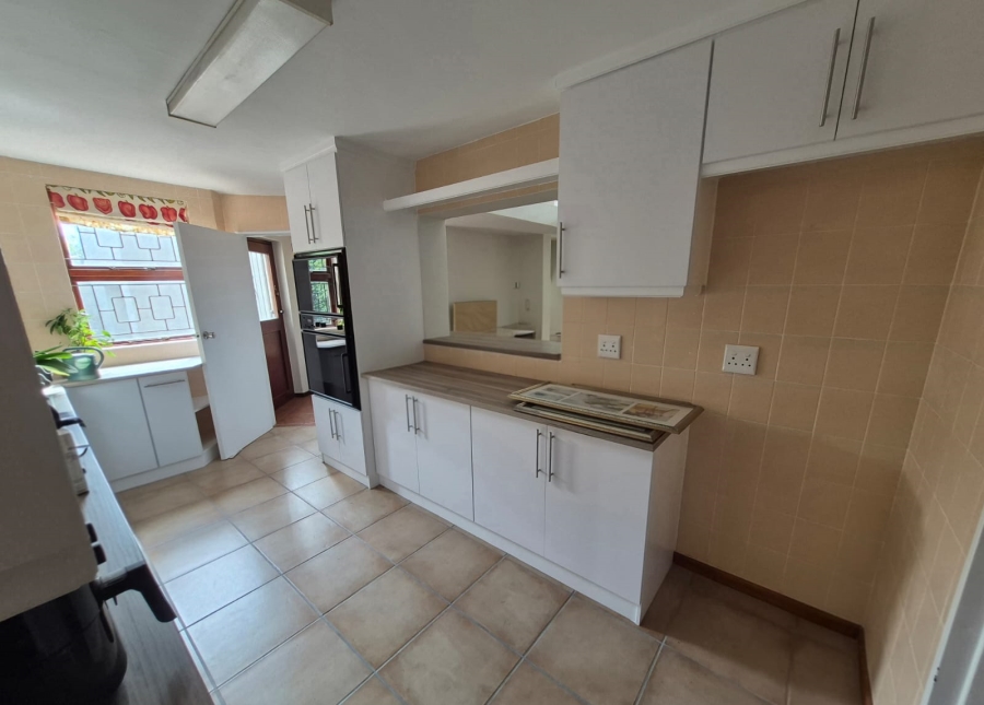 5 Bedroom Property for Sale in Bayview Western Cape